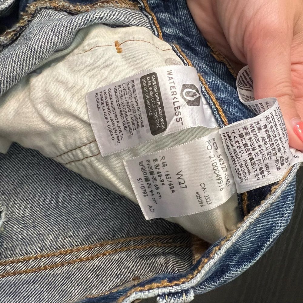 ✨ Levi’s Women’s 501 Distressed Shorts 27 - Picture 9 of 12